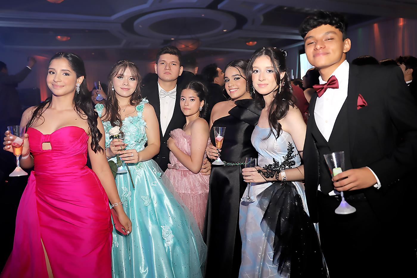 Miah Sánchez, Daniela Ramírez, Joel Fuentes, Natalia Colindres, Lucía Aguilar, Lessandra Ponce y Gabriel Medina