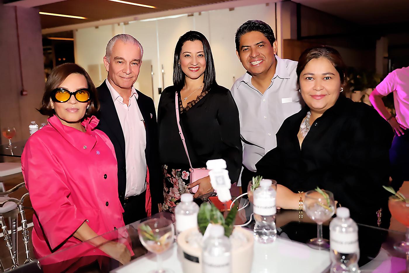 Blanca Bendeck, Guy y Marisol de Pierrefeu, José Luis Alvarenga y Brenda Ortez