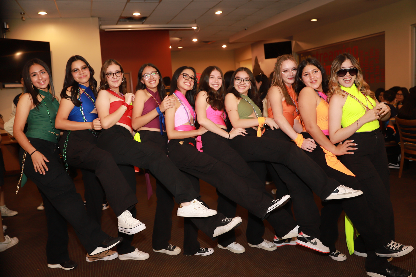 Natalia Guillén, Ana Aguilar, Ruth Lanza, Avril Velásquez, Valeria Banegas, Andrea Bautista, Sury Bautista, Giulianna Chimirri, Daniela Romero y Nia Farach.