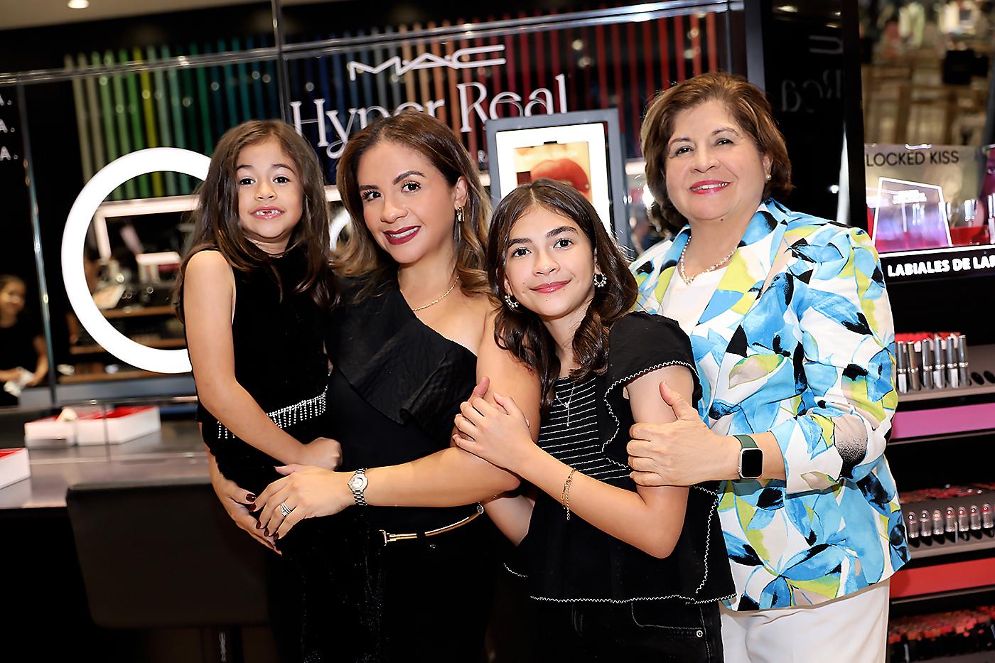 Cumpleaños de Paulina Cerna en M.A.C Cosmetics