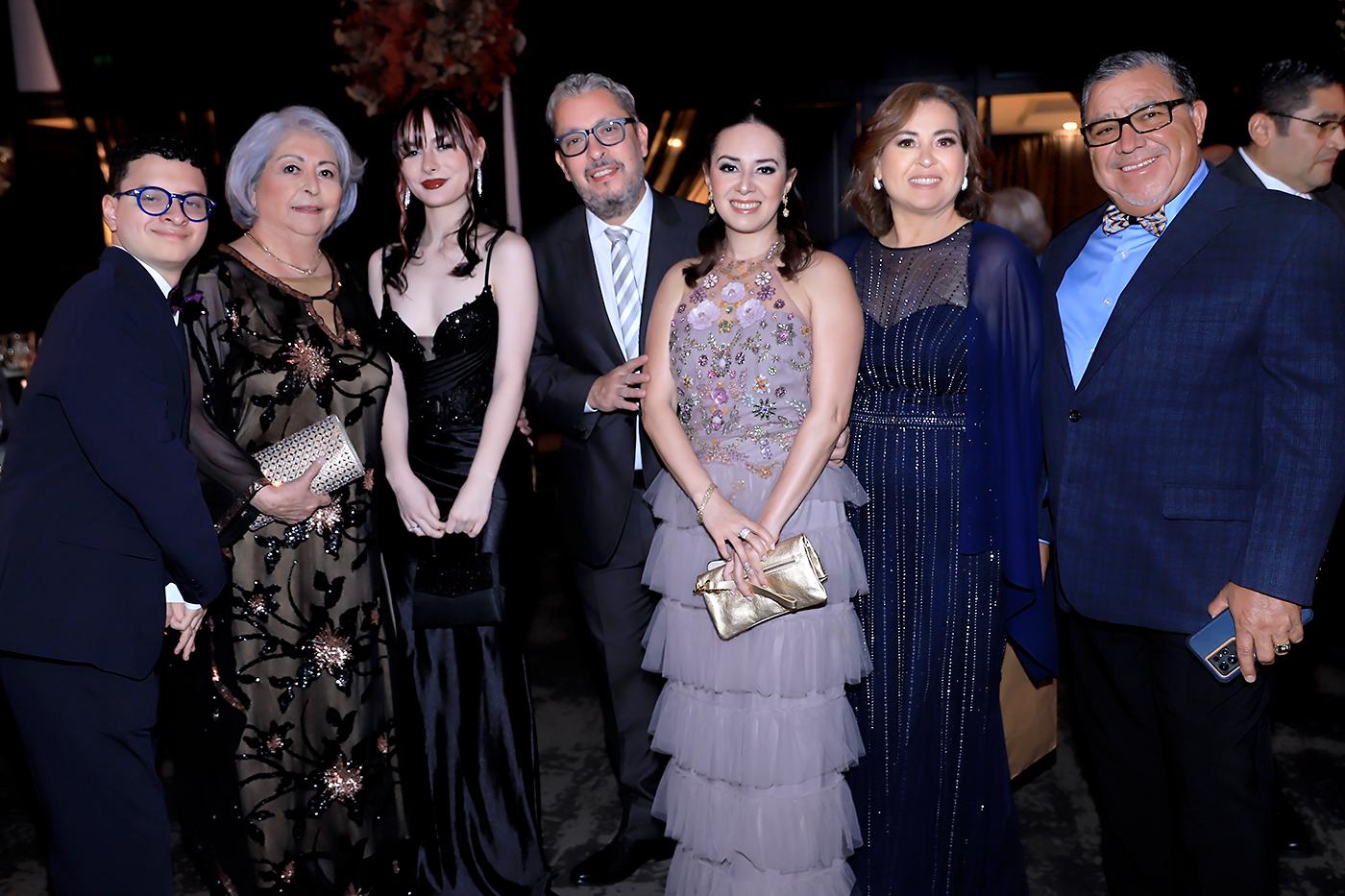 Invitados a la prom 2025 de DelCampo School