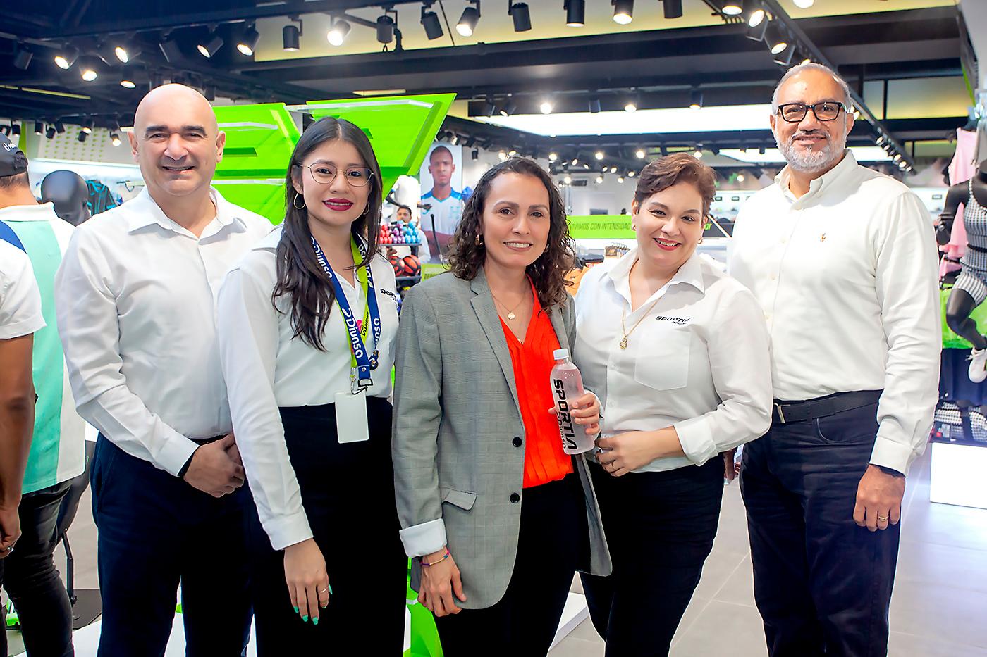 Denis Hernández, Wendy Sales, Rosa Lozano, Elisa Pineda y Douglas Hernández.