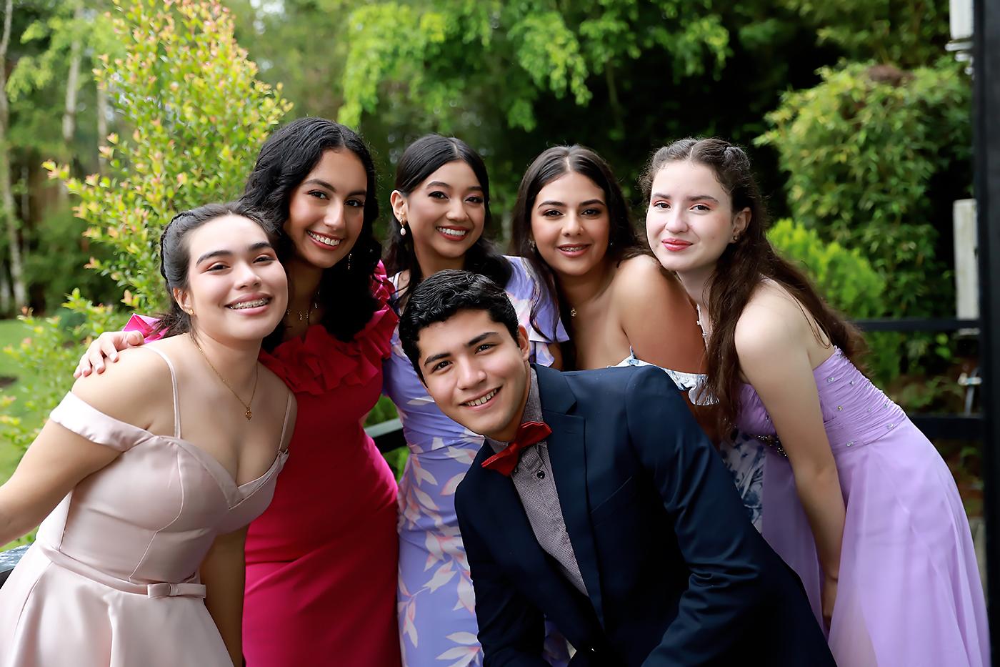 María Durón, Abril Fonseca, Ashley Lee, Jhasi Calderón, Ivanna Rivera y Roberto Rodríguez