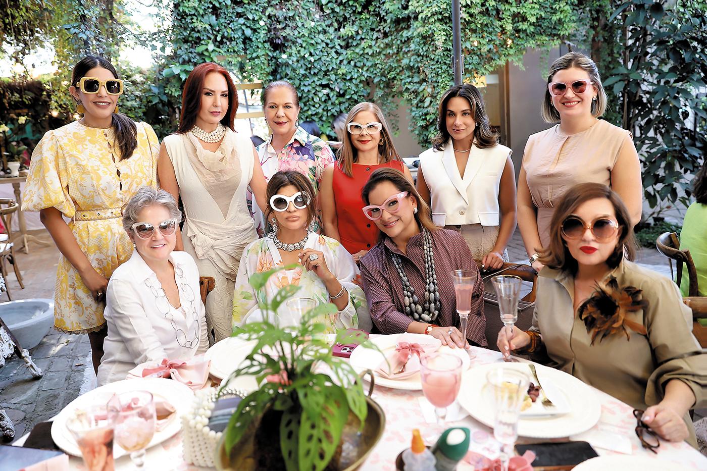 Carmen Danzilo, Rosamaría Lara, Vilma Agüero, Vicky Leiva, Ely Núñez, Tatiana Lara, Elenora Ortez, Viveca Genoese, Pía Pastor y Blanca Bendeck