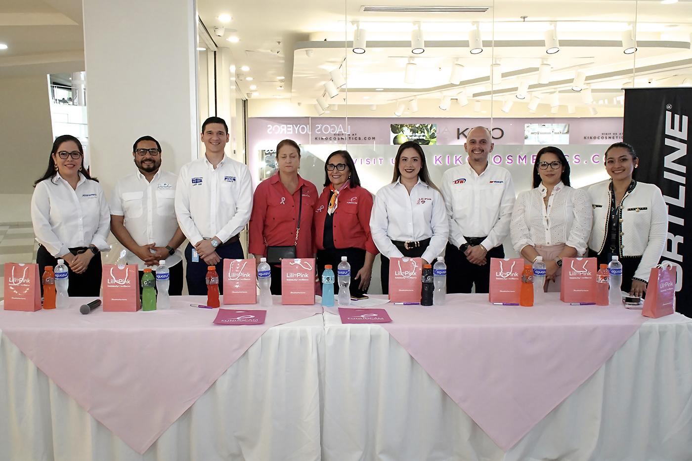 Fanny Bustamante de Jetstereo; Flavio Castillo de Paradise; Fabián Flores de City Mall; Tina López y Rosemonde Abedrabbo de Funhocam; Karla Rodríguez, de Lili Pink; Ariel León de LTH; Tatiana Gallardo: gerente de mercadeo de City Mall y Belkis Iraheta de Sportline.