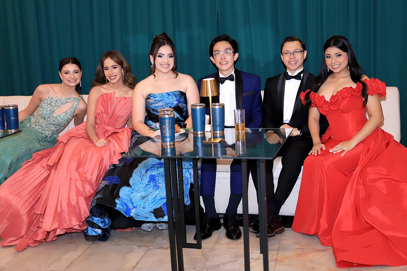 Lucía Cornejo, Cecilia Fiallos, Isabella Hernández, Mario Canales, Elio Flores y Brittany Castejón