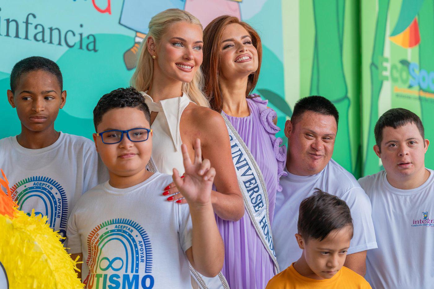 En su visita en San Pedro Sula, también asistió al 22 aniversario el Museo para la Infancia El Pequeño Sula, donde fue bien recibida, y tuvo la oportunidad de compartir un momento lleno de alegría junto a los niños en este evento tan especial. 