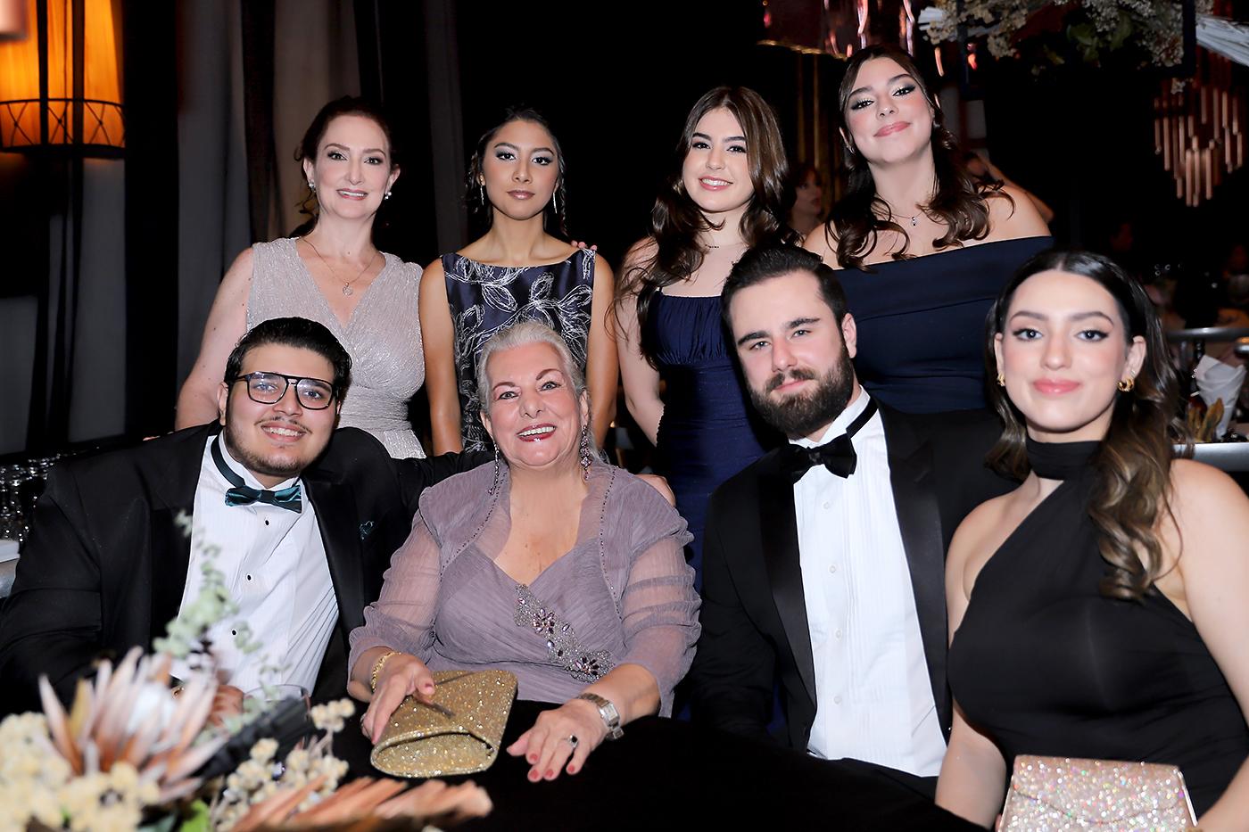 Invitados a la prom de la Escuela Americana de Tegucigalpa 2024