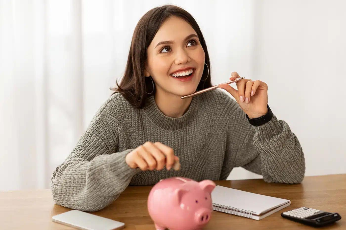 <b>Establece metas financieras claras.</b> No basta con querer ahorrar “más” o gastar “menos”. Define metas específicas —como ahorrar para un viaje, una casa o tu retiro— y ponles plazos. Las metas transforman tus decisiones diarias y te mantienen motivado.