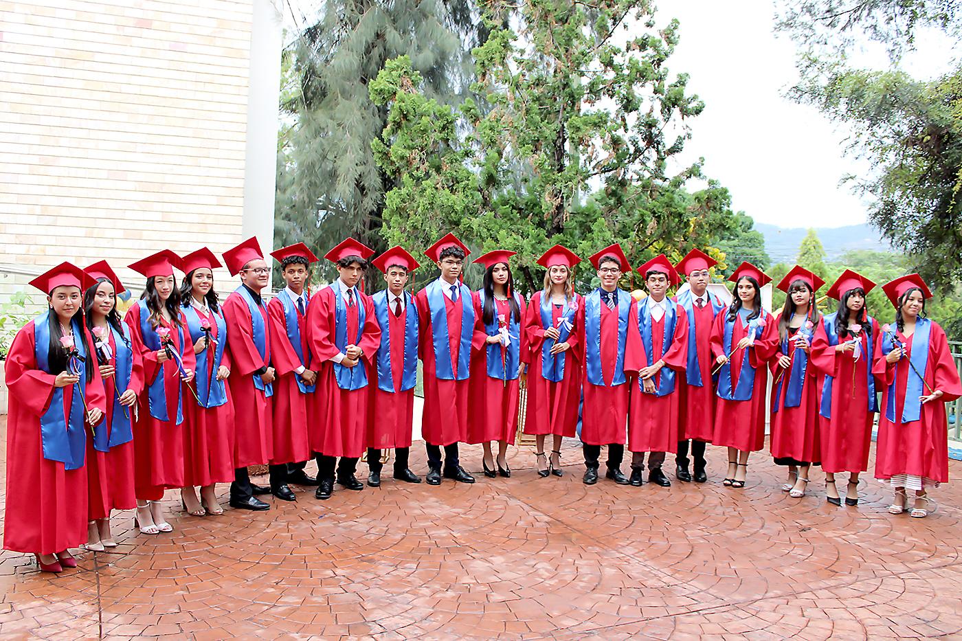 Los felices graduados de la San Francisco de Sales de Tegucigalpa