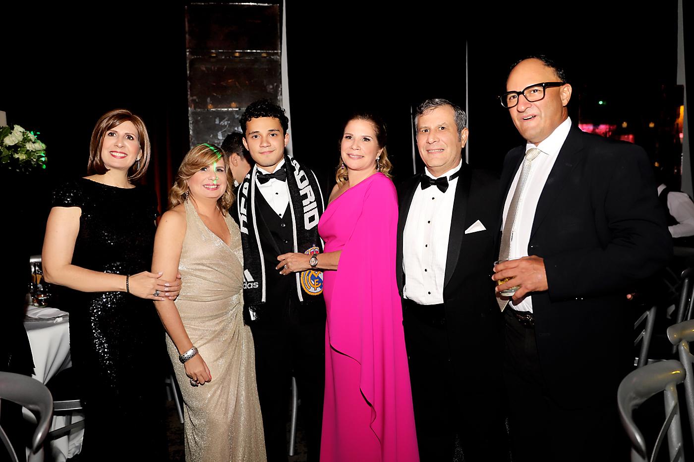 Invitados a la prom de la American School of Tegucigalpa