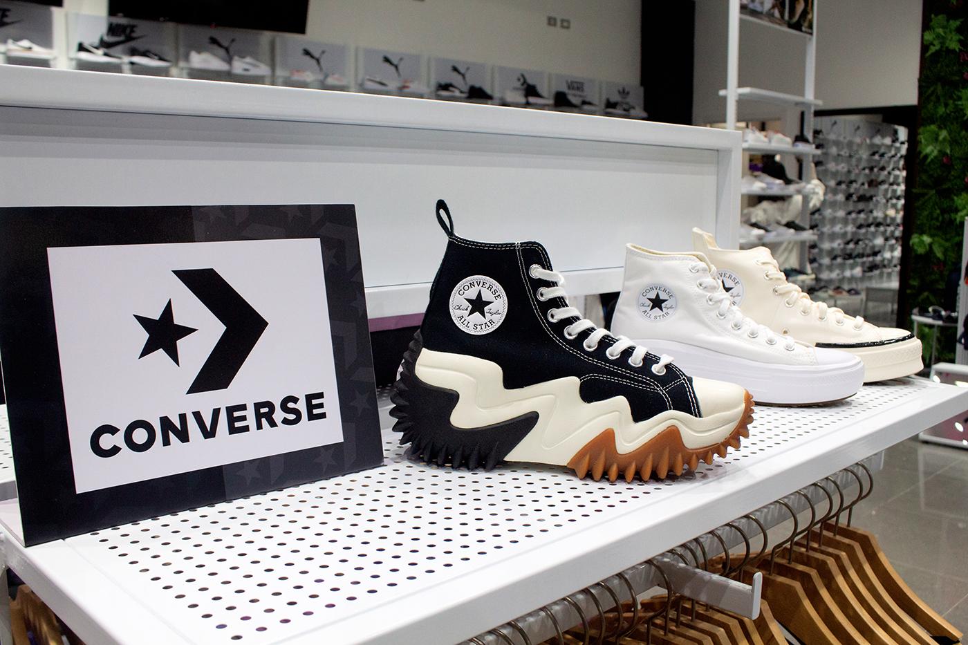 La tienda Time Out tiene para sus clientes tenis de la marca Converse en diferentes estilos.