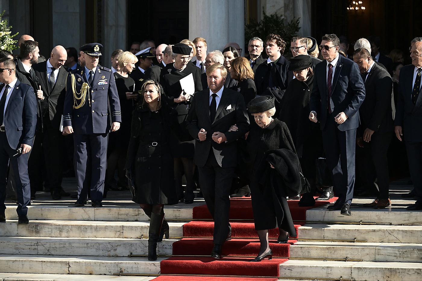 El ex soberano, primo del rey Carlos III del Reino Unido y padrino del príncipe William, fue enterrado en privado “cerca de sus antepasados” en la antigua residencia real en Tatoi, al norte de Atenas