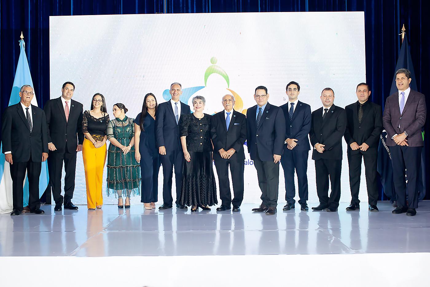 uan Bendeck, Roberto Matuty, Blanca Valenzuela, Paula Morales, Dora Flores, George Faraj, Linda Coello, Fouad Faraj, Nery López, Fernando Kattan, César Tielemans y José Martín Chicas