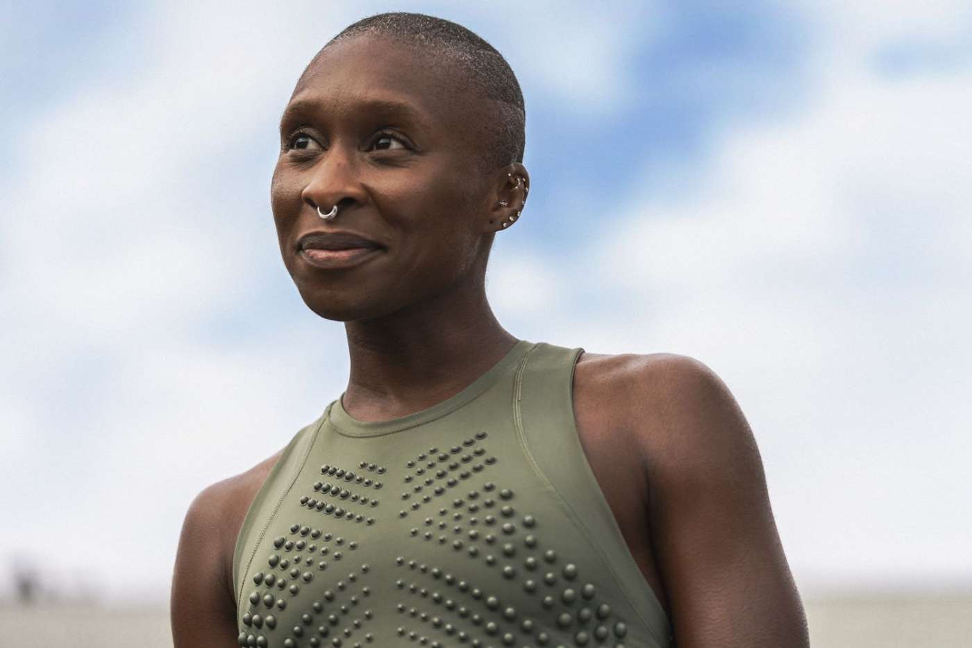 Se une a la lista <b>Cynthia Erivo</b>, la talentosa actriz, cantante y compositora británica. Reconocida por su notable interpretación de Celie en la producción de 2015 “The Color Purple”, por la cual fue galardonada con un premio Tony a la Mejor Actriz en un Musical en 2016.