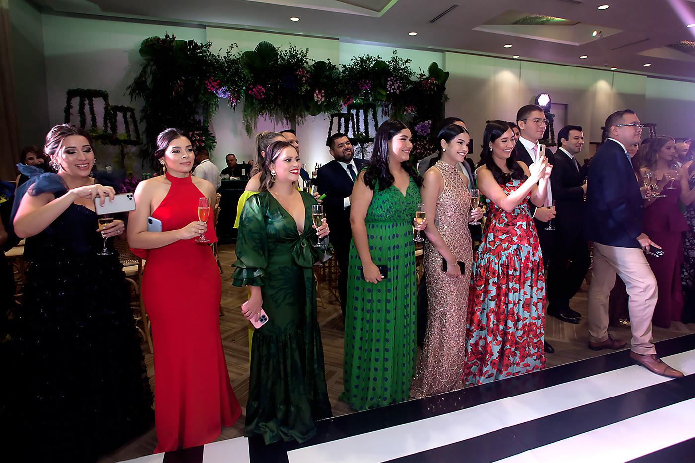 Ana Lourdes Rivera, María José Rivera, Rossie Umaña, Mariana Durón, Ana Madrid, Mari Durón y Juan Durón.