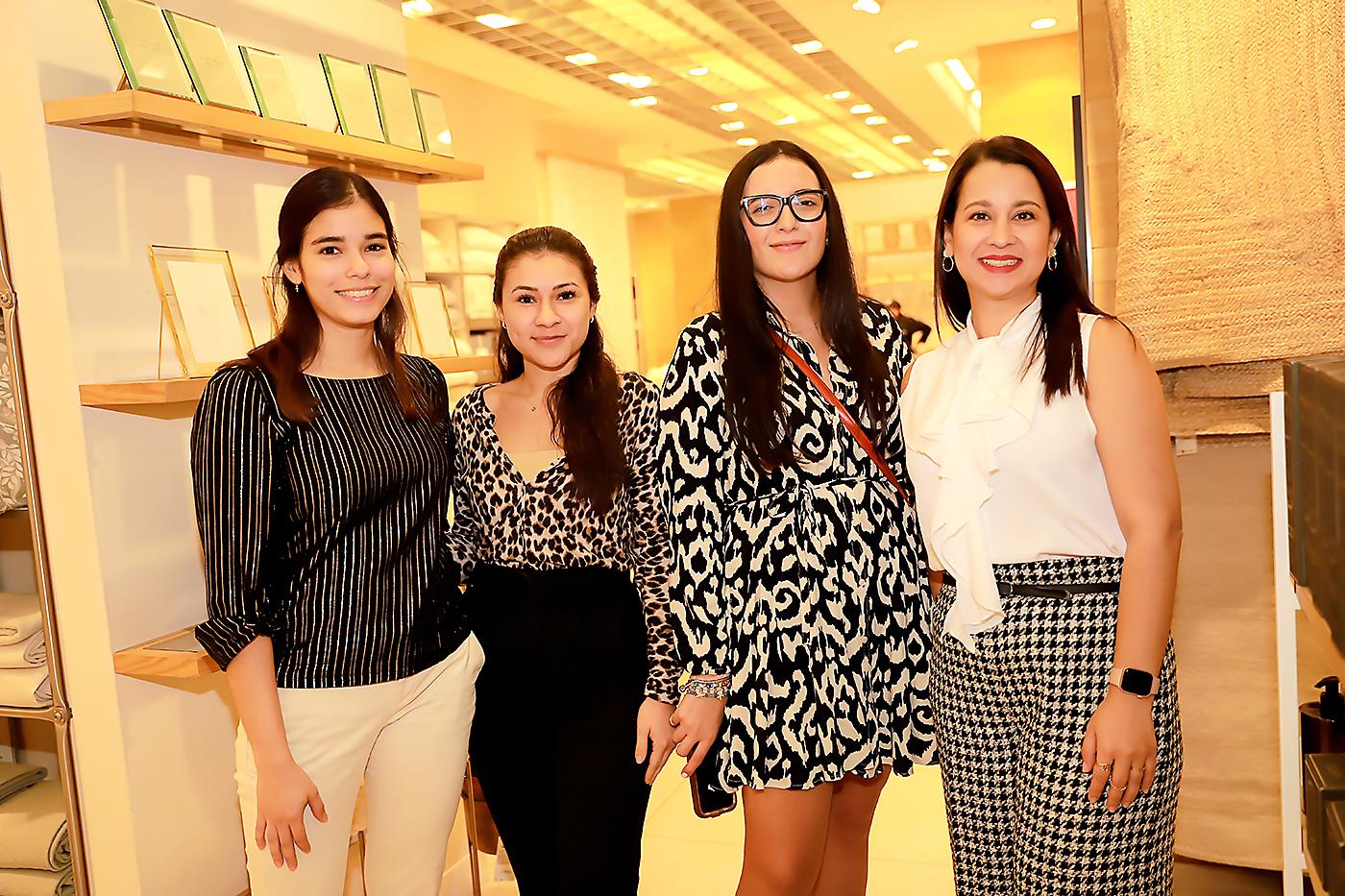 Camila García, Valerya Sierra, Mónica Raudales y Lila Fúnez.