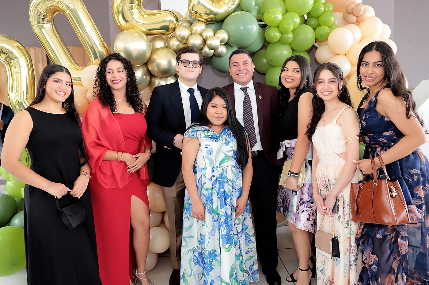 María José Sierra, Dulcemilagro Baca, José Miguel Hernández, Hanna Lagos, Abraham Lozano, Camila Regalado, Alessandra Castillo y Ámbar Vázquez.