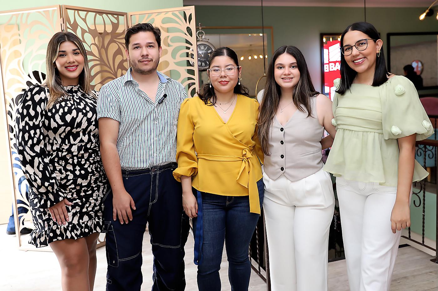 Sofía Alfaro, Andrés García, Georgina Cano, Valeria Ordóñez y Gloria Godoy.