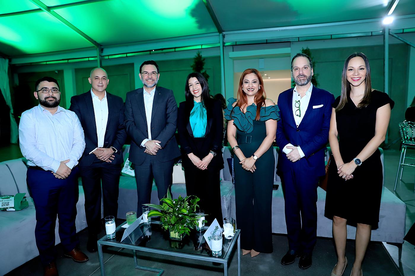 Peter Ruiz, Juan Carlos Barahona, Francisco Llanes, Bessy Hernández, Karol Montenegro, Andrés Adler y Nelly Morales.