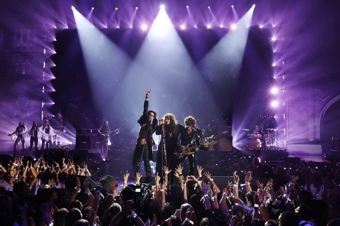 Steven Tyler y Joe Perry de Aerosmith, el británico YUNGBLUD y Nuno Bettencourt se unieron para ofrecer un mix de los mayores éxitos de Ozzy Osbourne, incluyendo Crazy Train, Changes y Mama, I’m Coming Home.