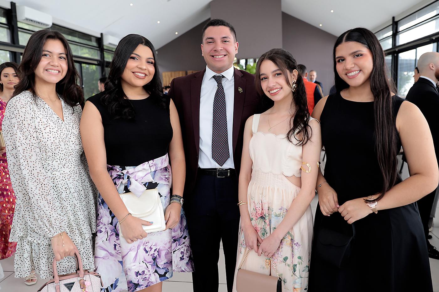 Camila López, Camila Regalado, Abraham Lozano, Alessandra Castillo y María José Sierra.