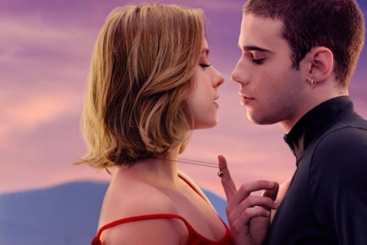 <b>Netflix: A través de mi ventana.</b>Pese a tener pareja, Raquel y Ares son incapaces de pasar página. ¿Podrán olvidar las presiones familiares y retomar su amor en el capítulo final de la trilogía.