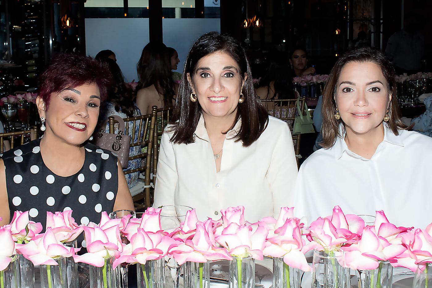 Laura Abufele, Maribel y Ana Andonie.