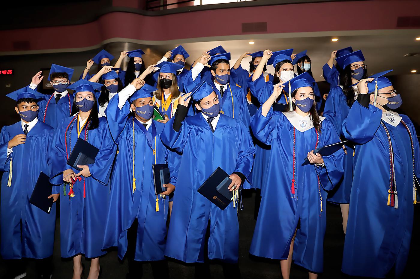 La promoción “Sor Marta Eugenia Soto Leitón” de la International School de Tegucigalpa se graduó durante una ceremonia en el auditorio del Centro Cristiano Internacional, donde se vivió una mañana de alegrías y triunfos.