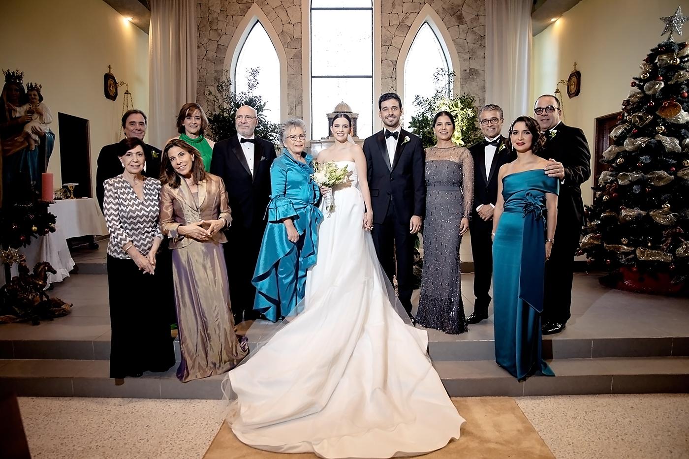 Mónica Weddle, Viviana Pedemonte, Christian y María Pedemonte, Marcelo y Aida Pedemonte, Andrea y Juan Carlos, Julissa y Juan Carlos Pineda, Fernando y Mónica Lama
