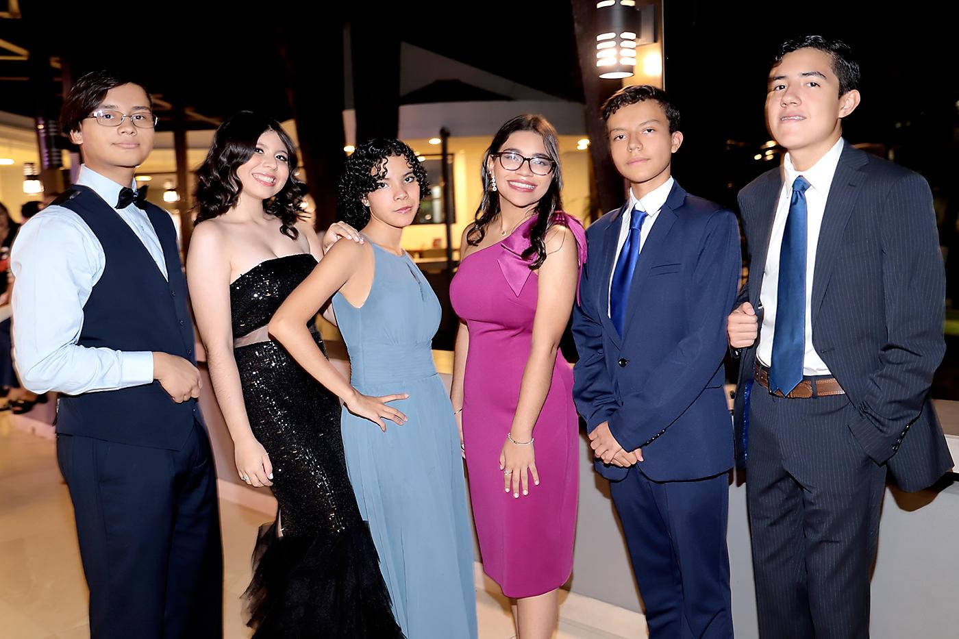 Daniel Soza, María Carbajal, Mónica Amaya, Arelis Reyes, Jossiel García y David Centeno. 