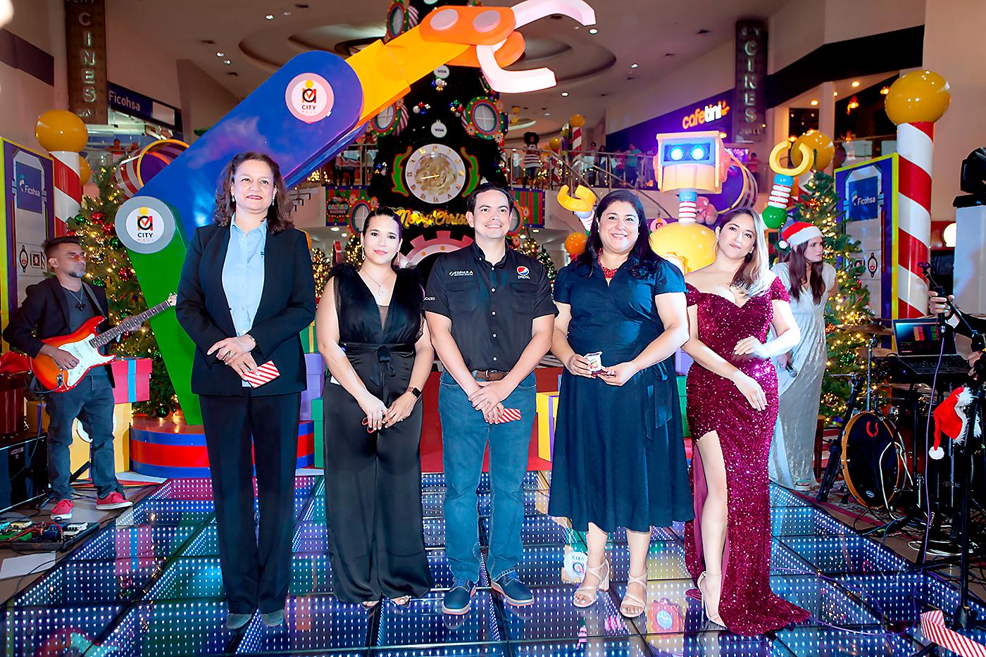 Karen Calidonio, gerente de marca Ficohsa zona norte, Tatiana Gallardo, gerente de mercadeo División Inmobiliaria/Corp. Lady Lee, Iván Mejía, gerente de marca Pepsi, Vanessa Urbizo, gerente de mercadeo Lacthosa, y Gisselle Marín, coordinadora de mercadeo City Mall.