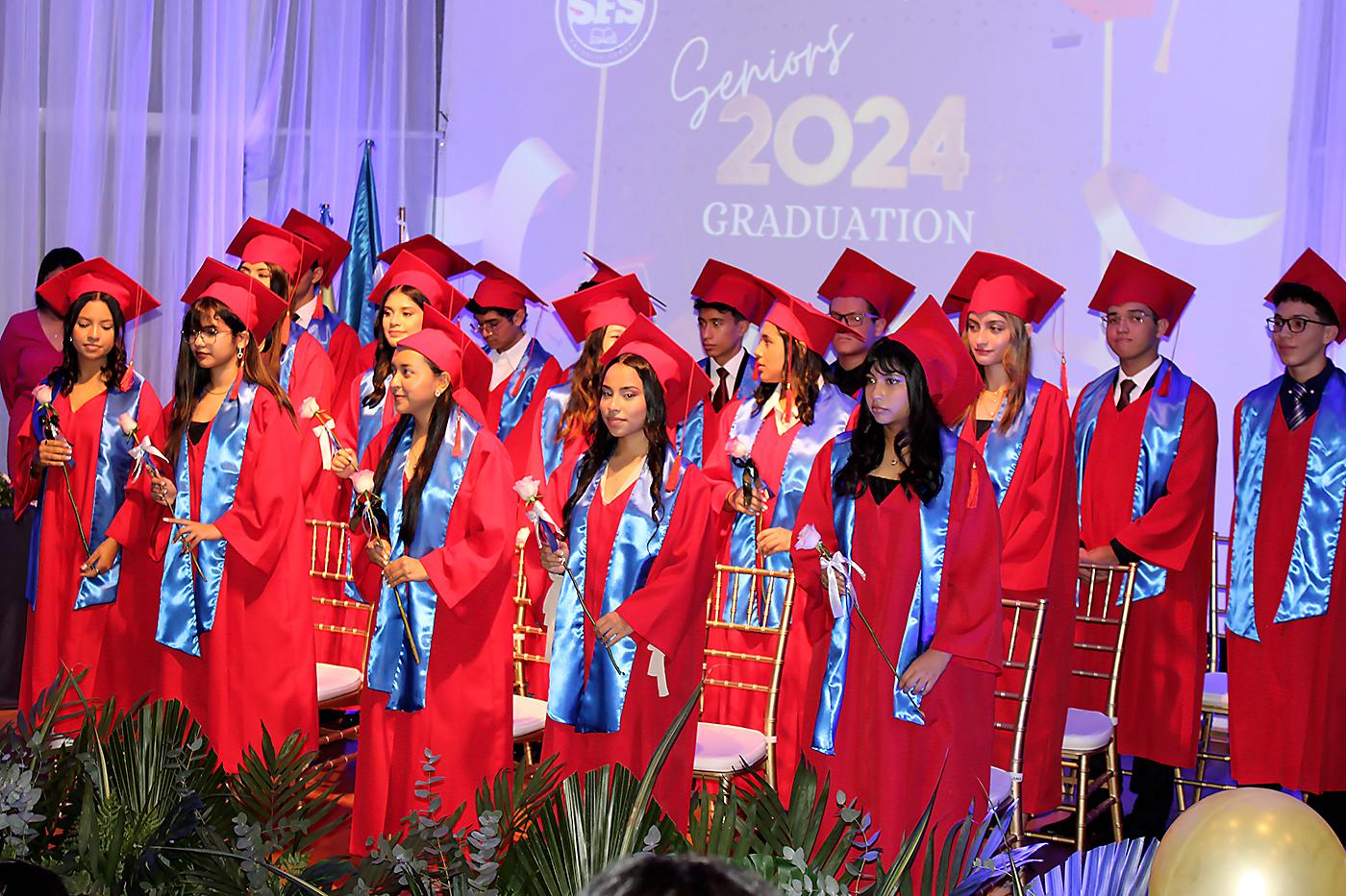 Entrega de títulos a los Seniors 2024 de San Francisco de Sales