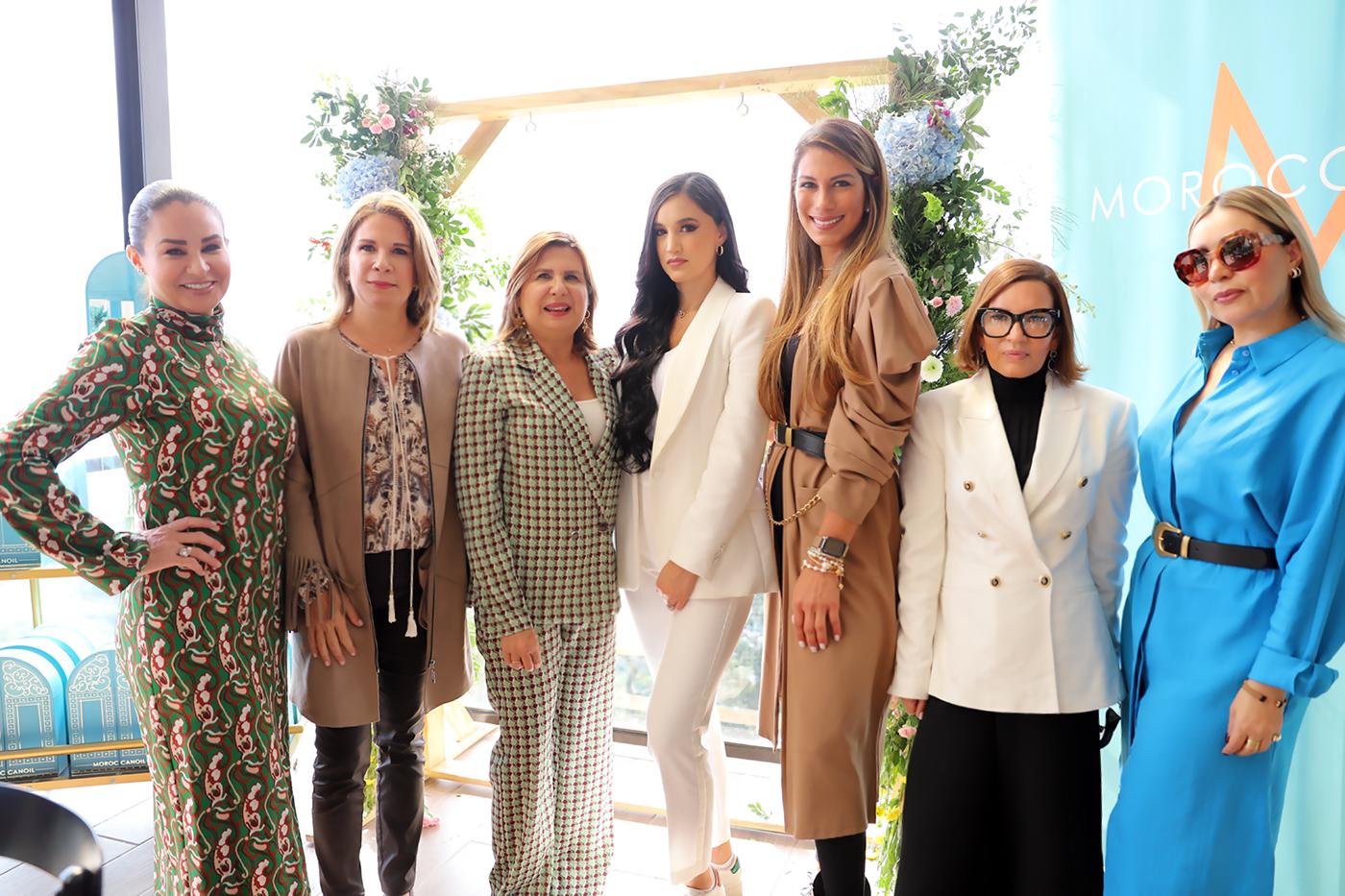 Helena Álvarez, Patty Casanova, Elzette Casanova, Rina Betancourt , Ana Alvarenga, Blanca Bendeck y Fanne Medrano