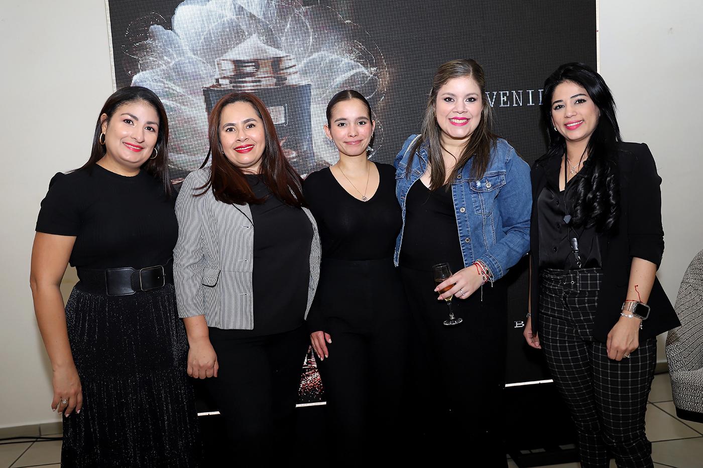 Rebeca Chacón, Fanny Izaguirre, Tethey Murillo, Melissa Cáceres y Kely Fúnez