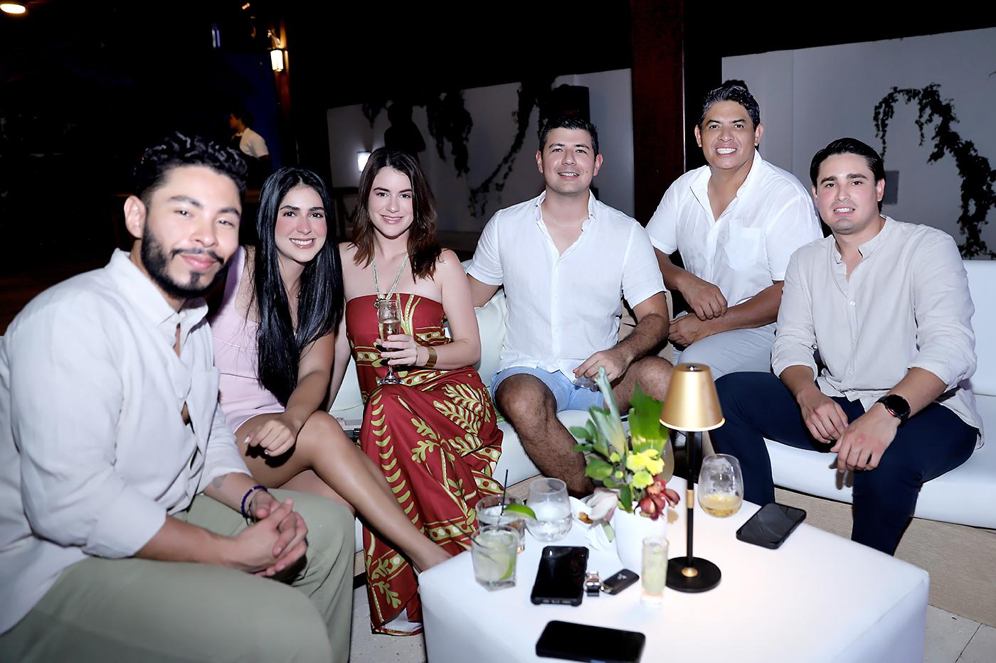 Carlos López, Grecia Galeas, Kiandra Dixon, Jorge Colindres, José Alvarenga y David Bográn.