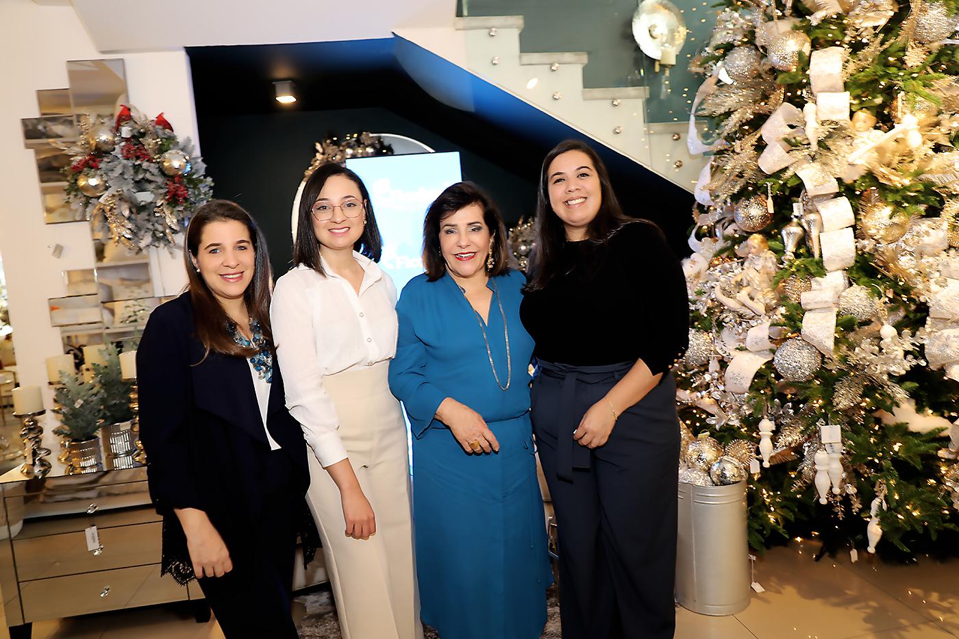 Larissa Melara, Karla Cálix, Marcela Facusse y Dafne Ordóñez. 