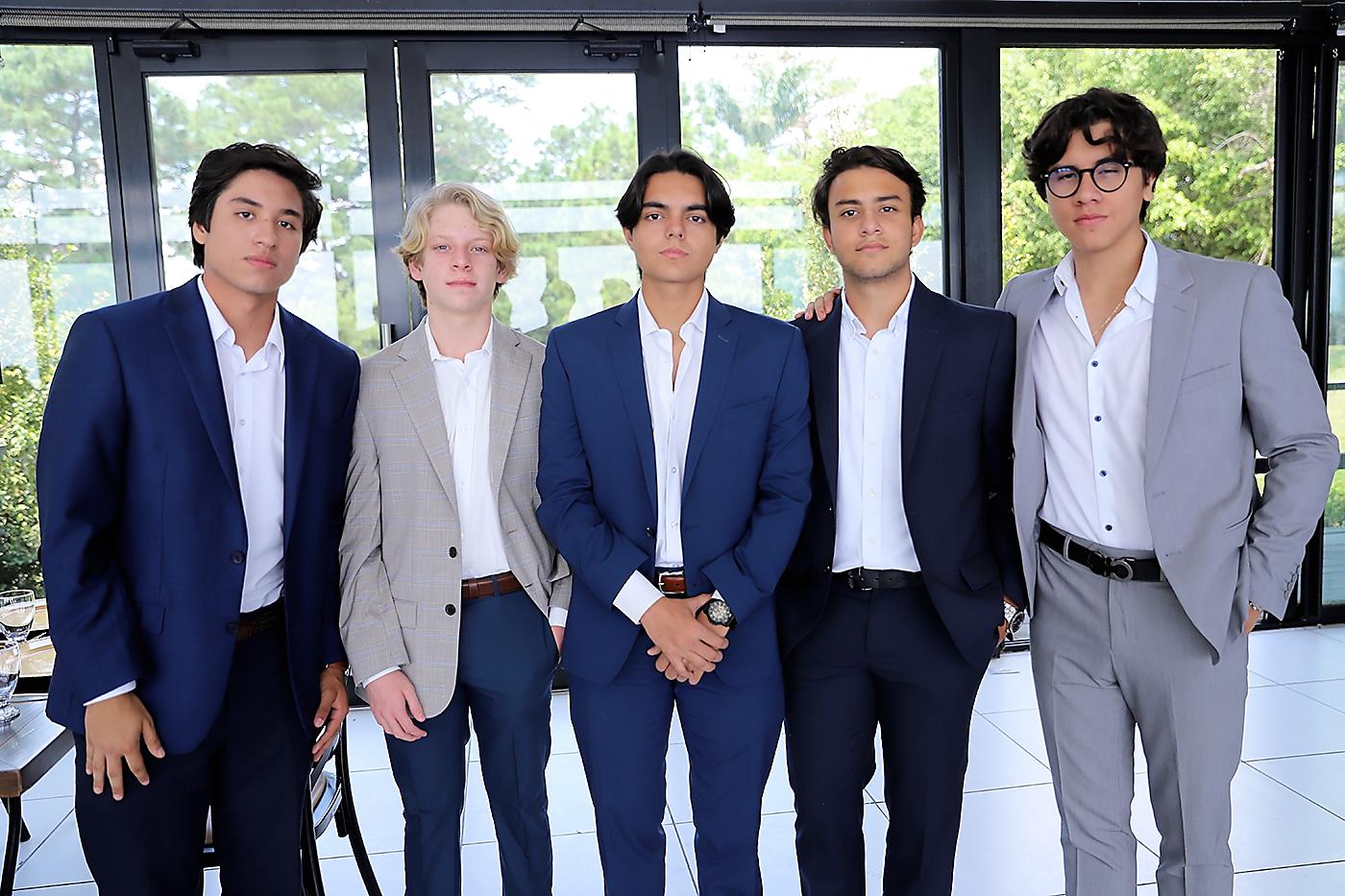 Gabriel Argueta, José A. Alvarado, Daniel Cáceres, Juan Montoya y Sergio Bueso