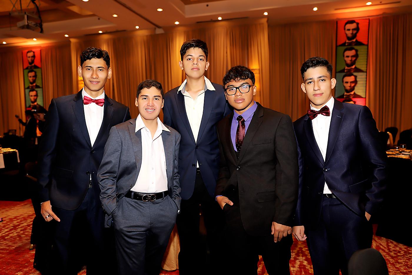 Luis Orellana, Ricardo Pineda, Roberto Lagos, Smelyn Sierra y Jared Moran 