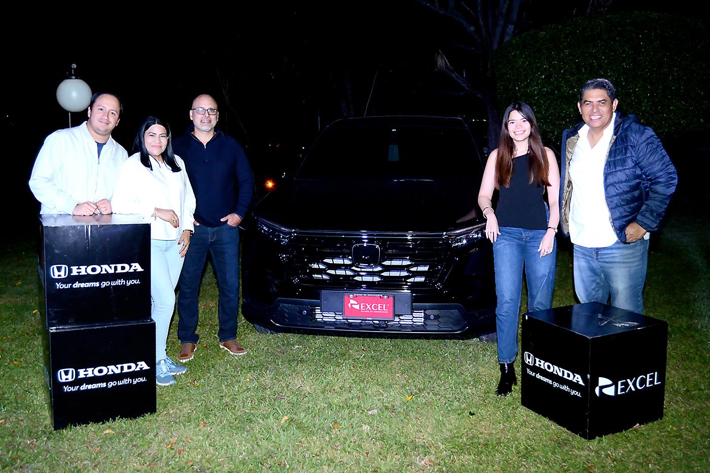 Arturo Corrales, Aracely Díaz, Carlos Cáceres, Alejandra Figueroa y José Luis Alvarenga.