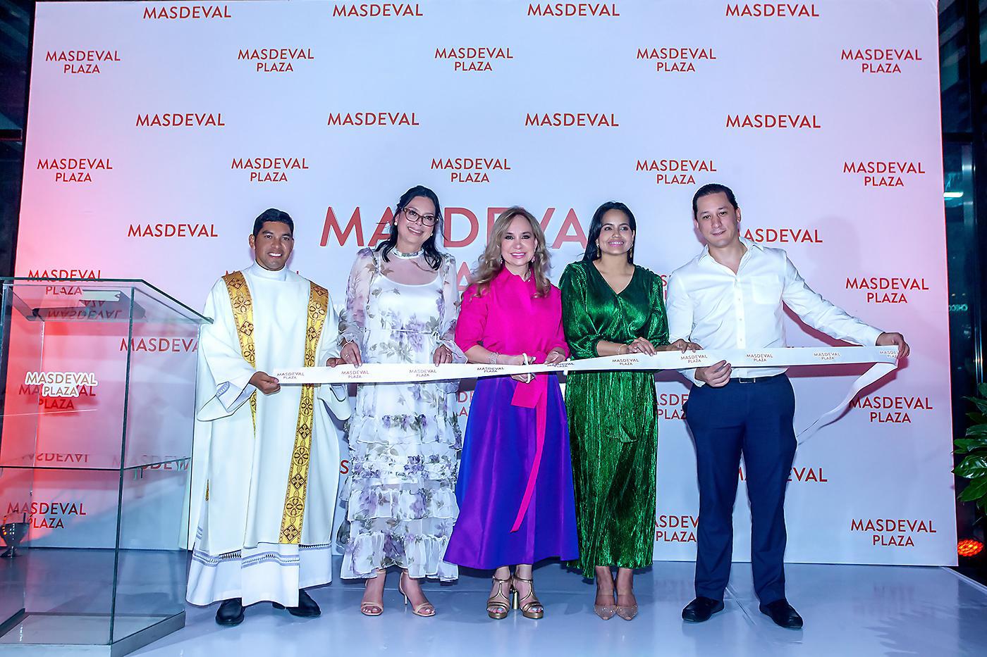 La inauguración de Masdeval Plaza