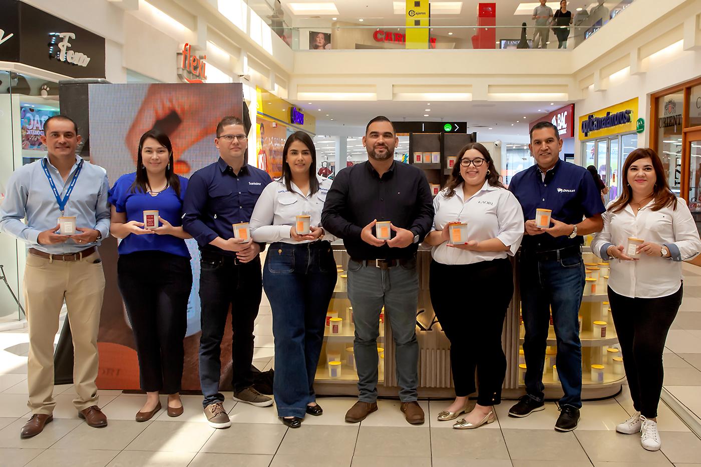 Colaboradores de la marca Kaori en San Pedro Sula.