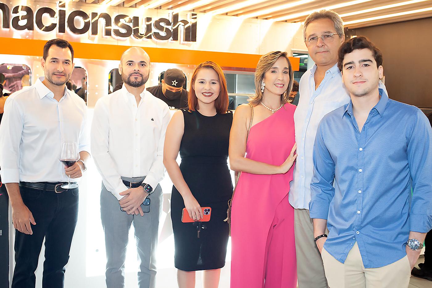 Roberto Córdoba, Kevin Vásquez, Dafne Martínez, Susy, Harry y Alejandro Panting