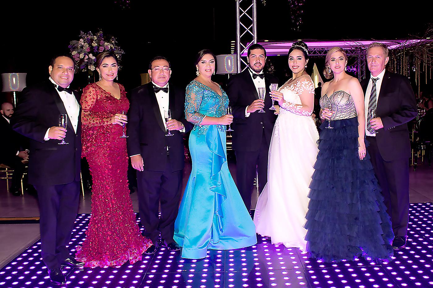 Joaquín y Victoria Verdial, Javier Zúniga, Rina Padilla, los recién casados, Lourdes Pascua y Giorgio Picco.