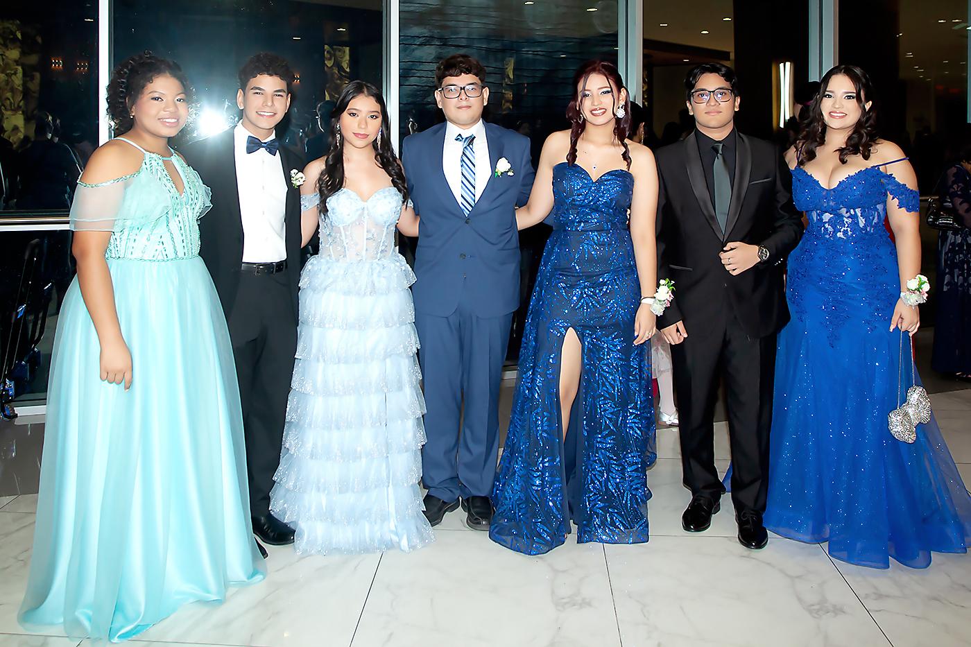 Esther Cacho, Faraaz Bautista, Allison Fajardo, Diego Vega, Farah Perdomo, Diego Romero y María José Domínguez.