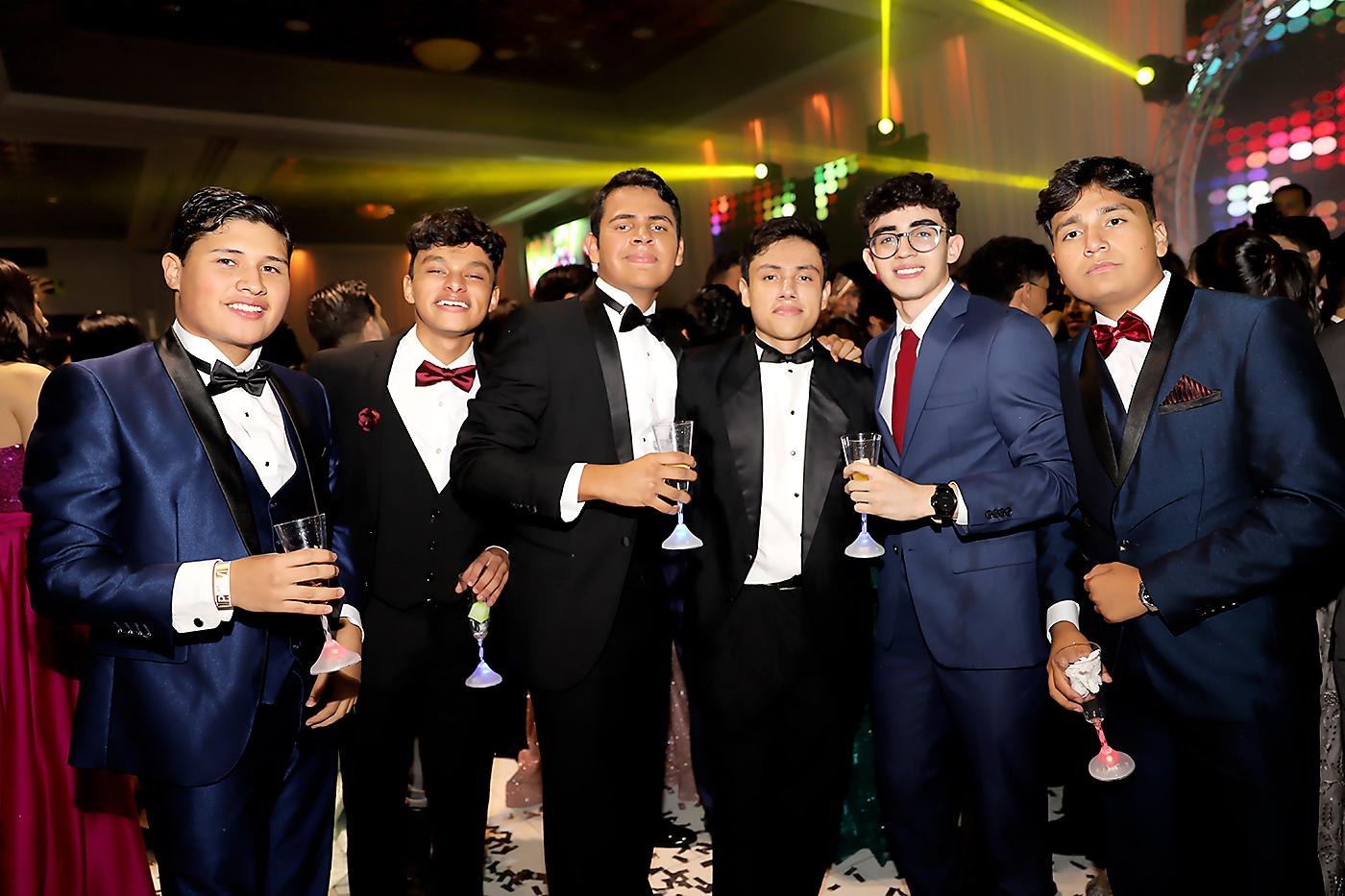Carlos Flores, Gabriel Medina, Marcelo Osorio, Javier Paz, Elmer Cevallos y Carlos Torres