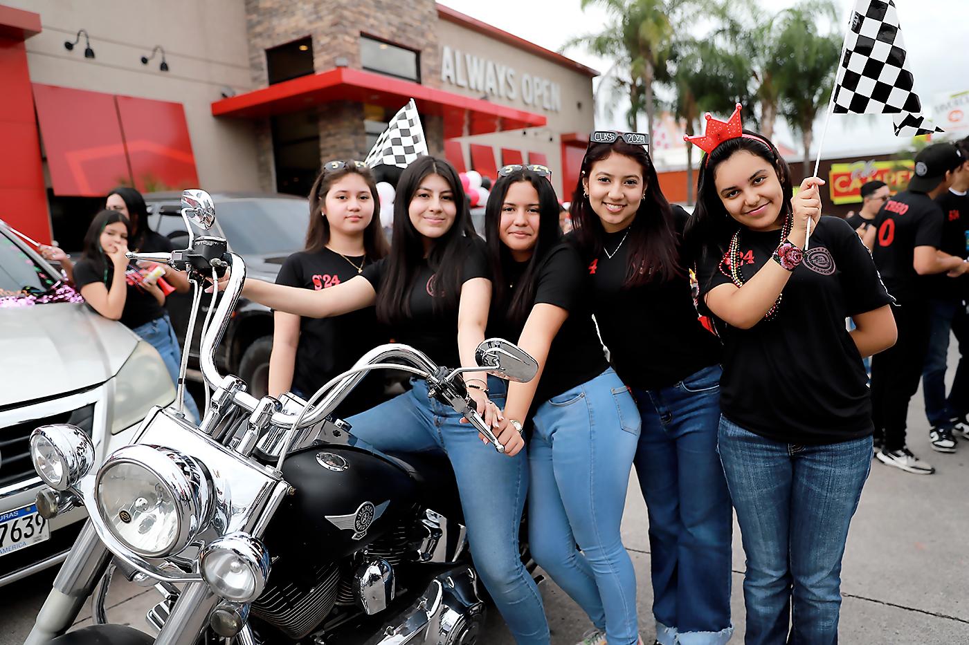 Emely Méndez Alejandra Rodríguez, Bianca Trejo , Valeria Flores y Ana Alfaro