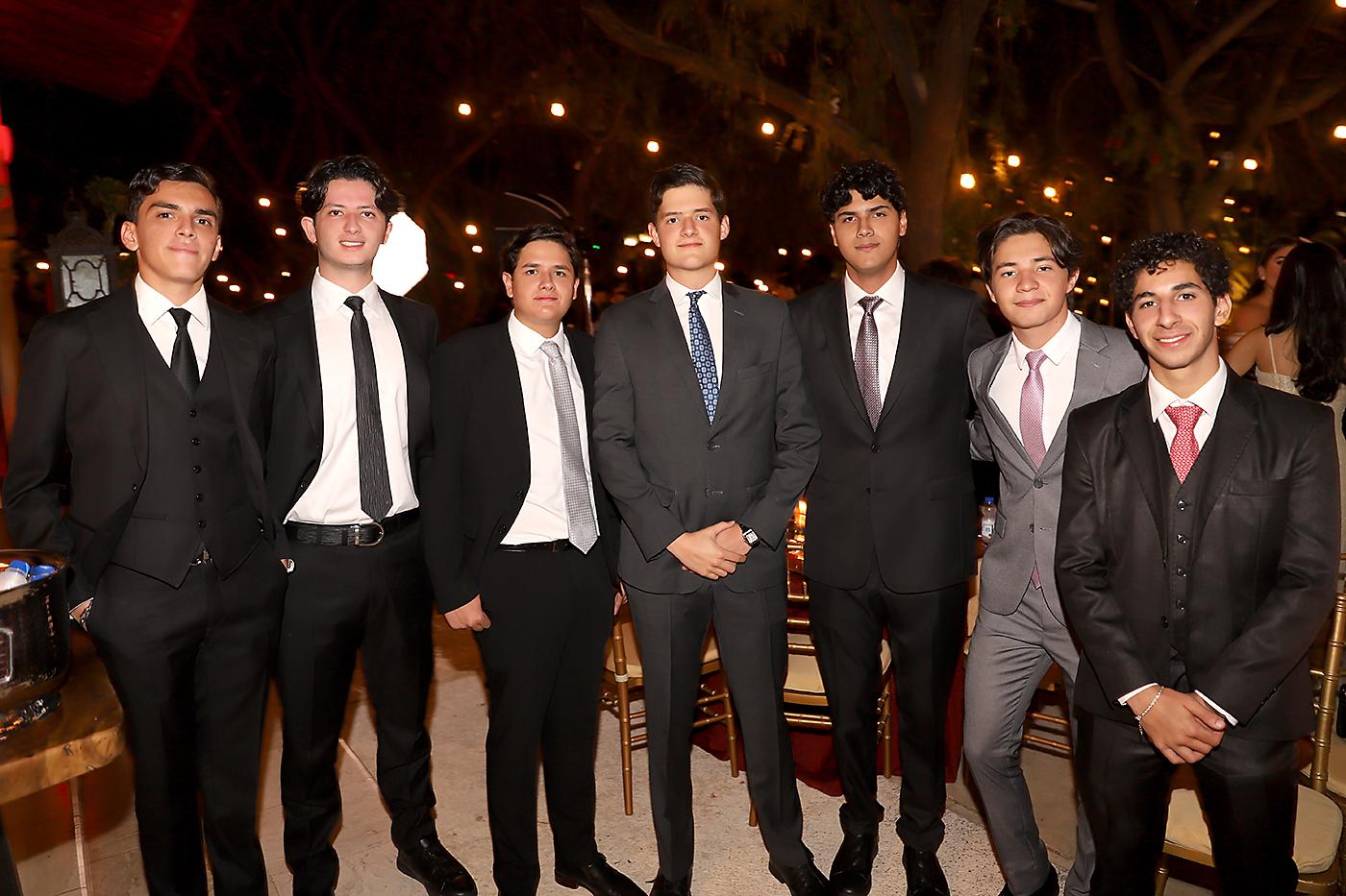 Amir Massad, Nicholas Schacher, Javier Díaz, Ricardo Álvarez, Guillermo Noriega, Martín Fonseca y Gabriel Atala.
