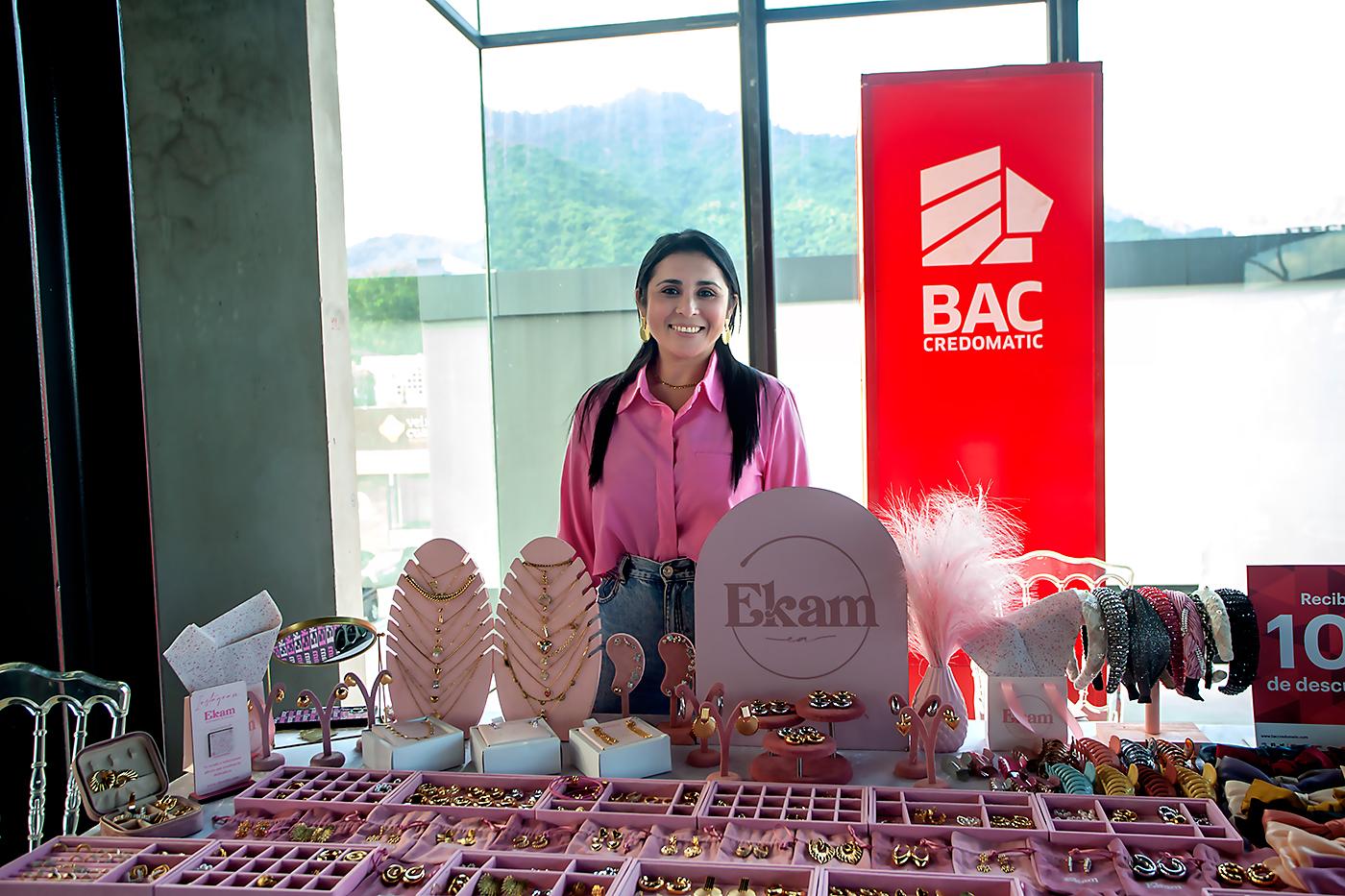 Elsy Álvarez con su emprendimiento Ekam.