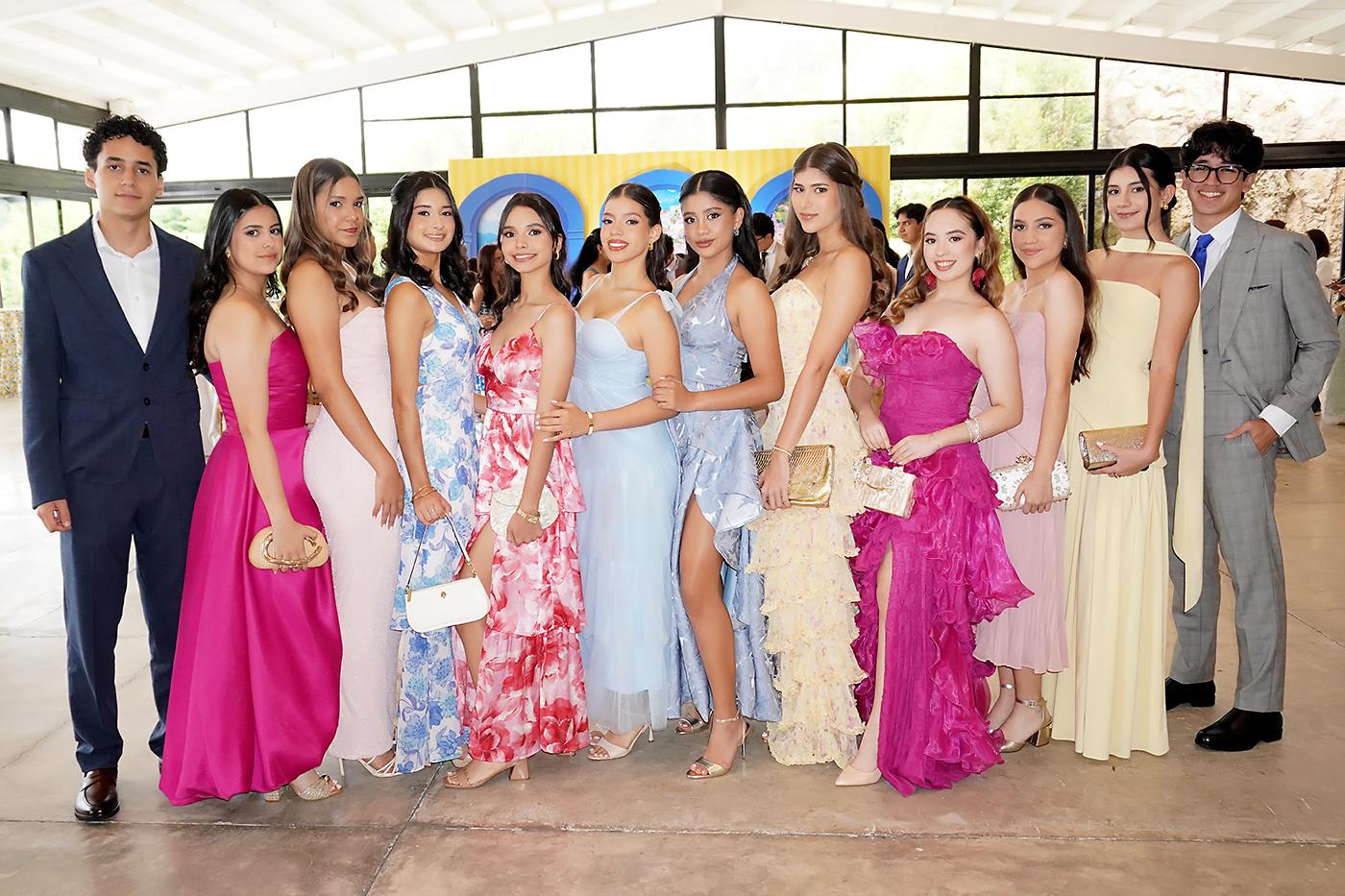 En una fresca y luminosa mañana, los seniors 2026 de DelCampo School celebraron su tan esperado Senior Breakfast en un ambiente lleno de alegría y estilo. Bajo la temática “Dolce Vita”, los estudiantes se reunieron en Invernaderos del Trigo, donde disfrutaron de una velada especial entre risas, fotografías y momentos que quedarán grabados como el inicio de una etapa inolvidable.